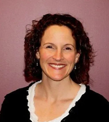 Robin Ahigian headshot